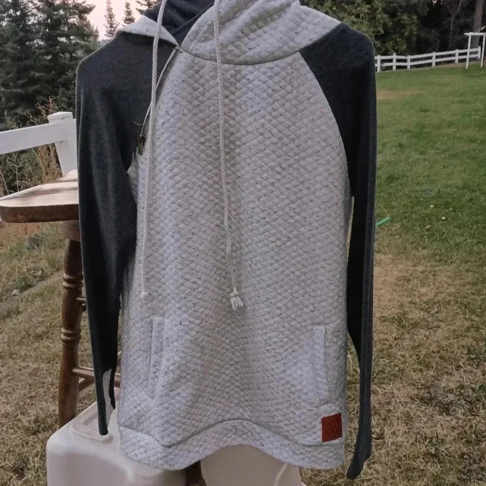 Charcoal and grey fleece knitted hoodie with zipper pockets